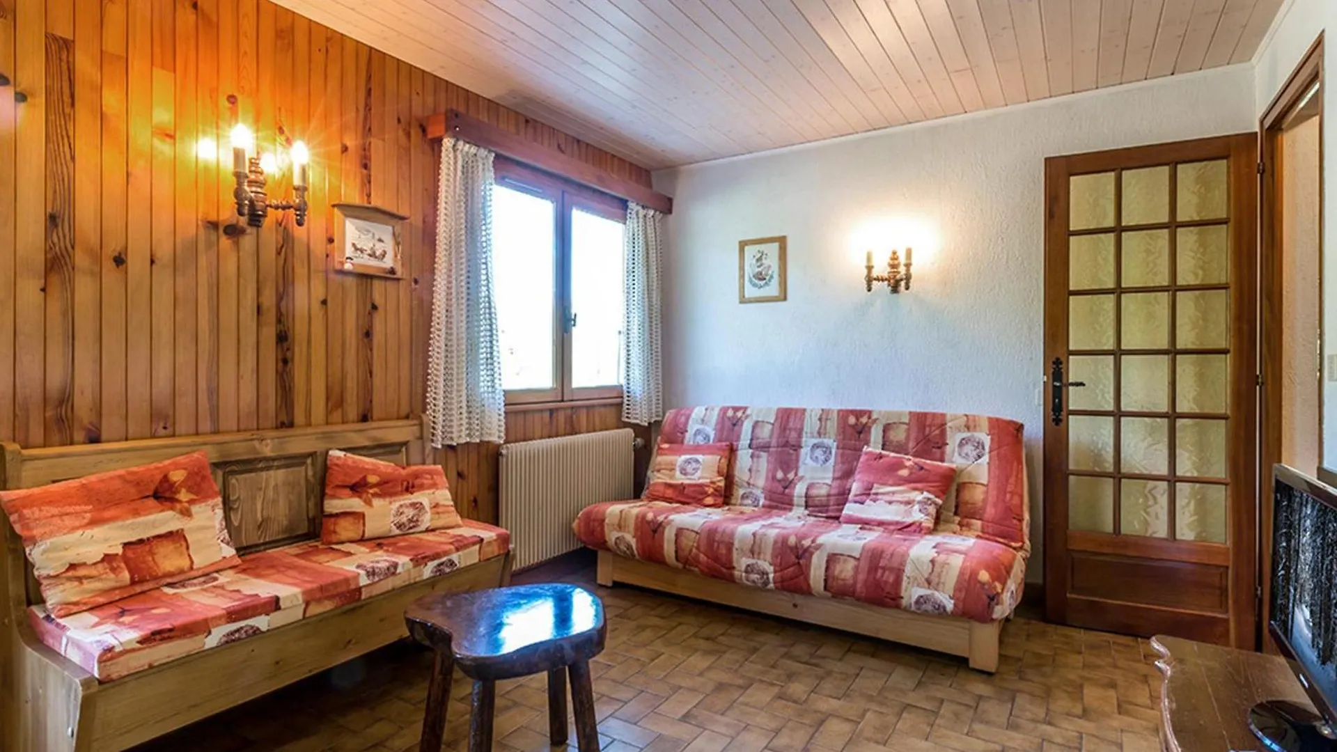 Rez De Chalet Calme Avec Terrasse - 2 Chambres, Proche Pistes A La Clusaz - Fr-1-437-10 0*,  France